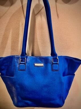 Calvin Klein Blue Designer Tote – Spacious & Chic